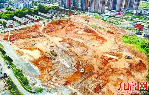 华龙社区改造一期加紧施工——九房网