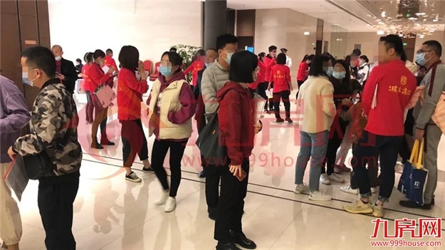 现场直击!龙岩惊现千人抢房!3人抢1套!刚刚,璞玉滨江首开!——九房网 现场直击!龙岩惊现千人抢房!3人抢1套!刚刚,璞玉滨江首开!——九房网