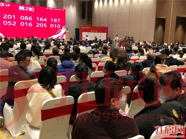 现场直击！244套！时隔半月！璞玉滨江再度开盘，依旧火爆！——九房网