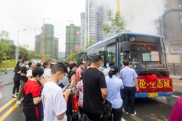 喜大普奔!美伦·生态城公交车正式开通——九房网 喜大普奔!美伦·生态城公交车正式开通——九房网